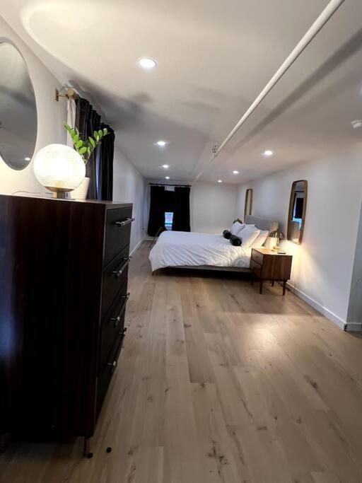 King Bed, The Phenix Historic Hotel, Spacious, Room # 406 Bangor Exterior foto