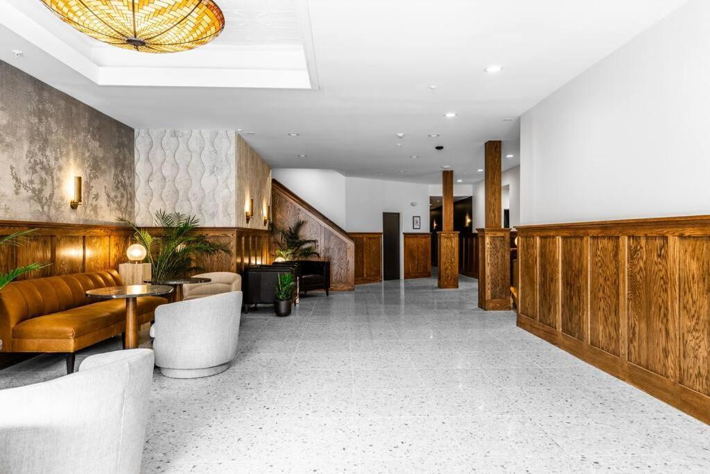 King Bed, The Phenix Historic Hotel, Spacious, Room # 406 Bangor Exterior foto