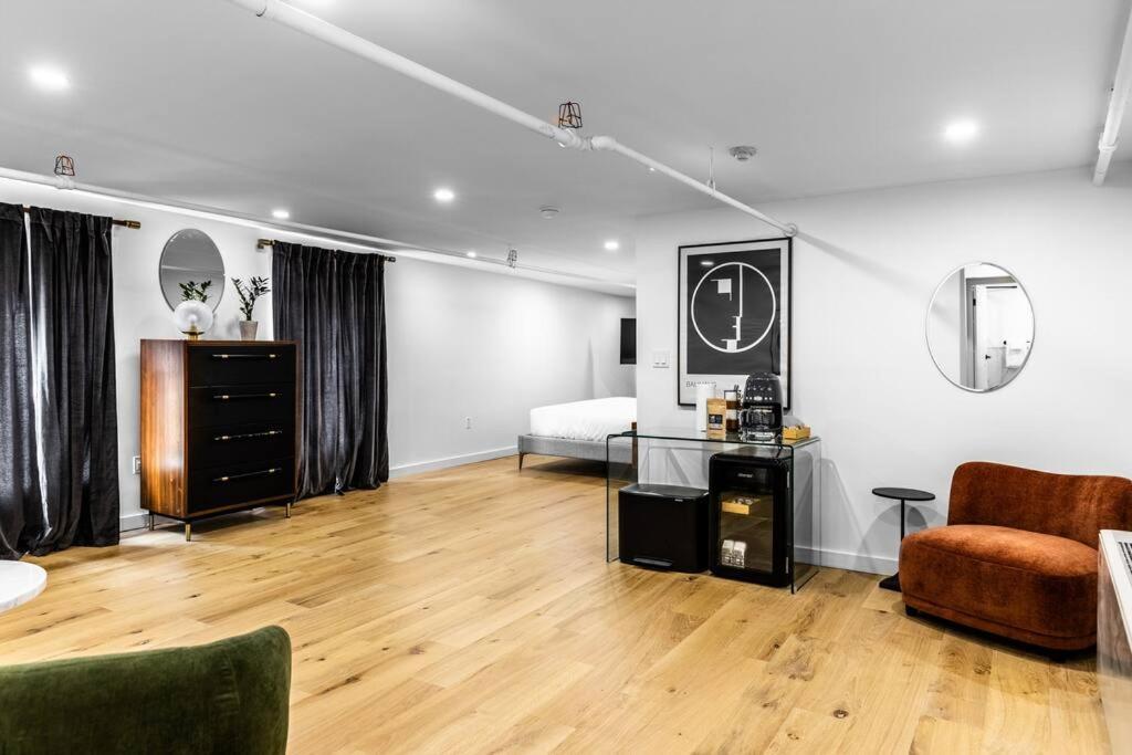 King Bed, The Phenix Historic Hotel, Spacious, Room # 406 Bangor Exterior foto